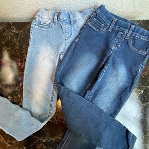 Two pairs of girls jeans. Both size S (6-6x). Good condition.  #k87